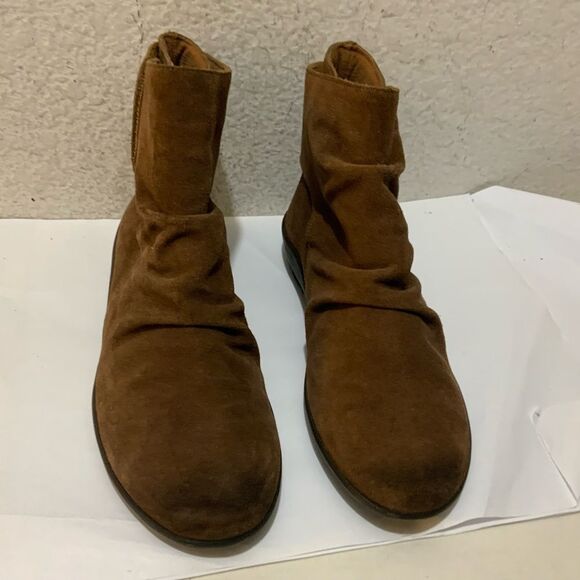 Walking Cradles Women's Brown  suede Size 7.5  N - Picture 1 of 10